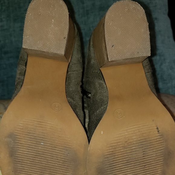Hunter Green Candie's ankle booties - Picture 6 of 6